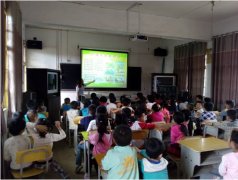 <b>学生和家长正在《致全体学生家长的一封信》上</b>